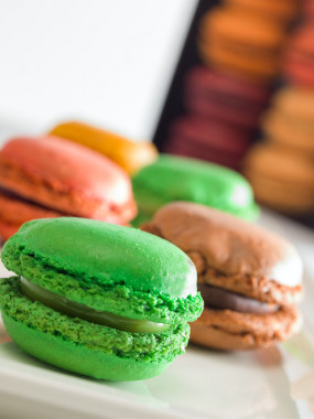 PLATEAU DE 30 MACARONS - TRAY OF 30 MACARONS