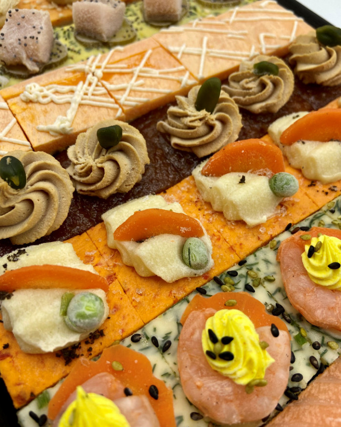 PLATEAU DE 35 CANAPES SALES - TRAY OF 35 SAVORY CANAPES