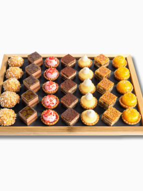PLATEAU DE 35 MIGNARDISES - TRAY OF 35 SWEETS